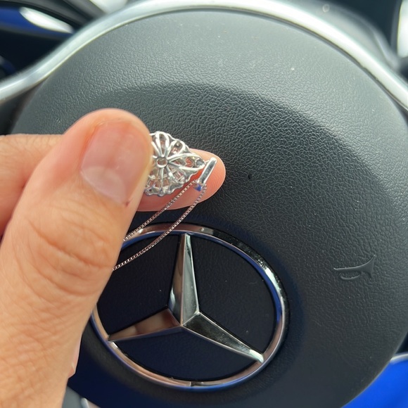 Elegant 14kt white solid gold natural diamond pendant necklace. - Picture 3 of 8